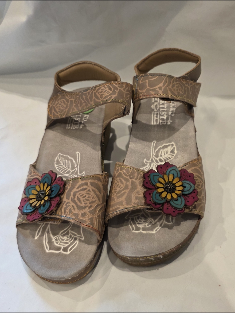 L’Artiste Women's Leather Sandal Shoes Floral Design Size 5.5 Leather Cuteness